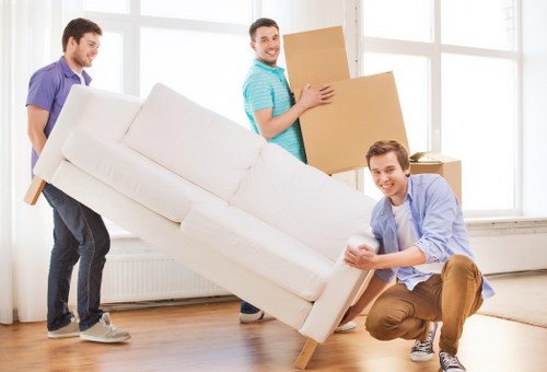 Local van service for apartment and student moves in France