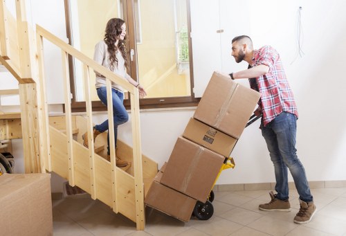 Local transport support for furniture and household items in France
