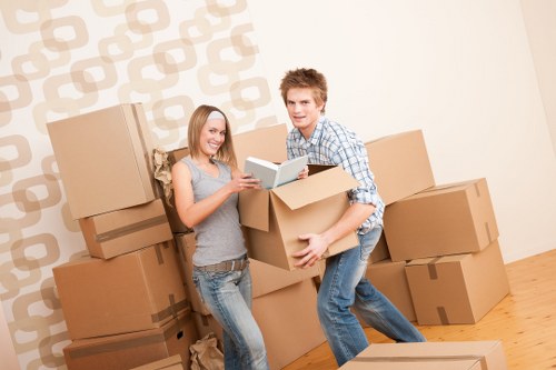 Removal van serving local customers across France