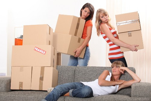 Local moving van support across France for different property types
