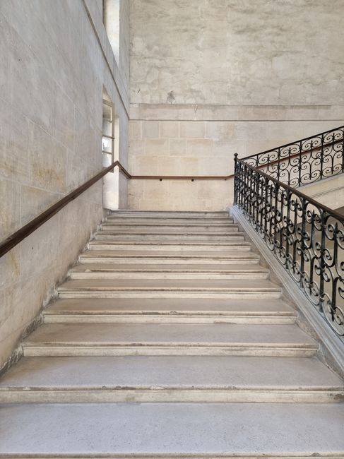 Paris 75001 flat removals guide for narrow staircases